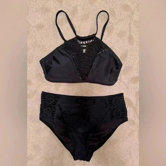 Two-piece swimsuit - Picture 1 of 4
